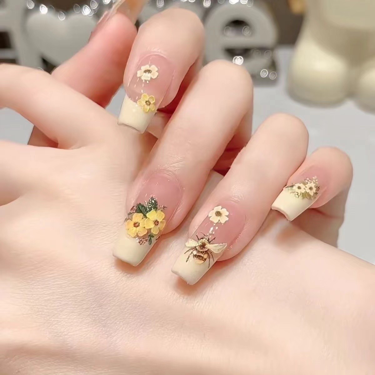 Viral Floral Bee Nail Art Stic - مراجعة Nail Art Viral وسعره