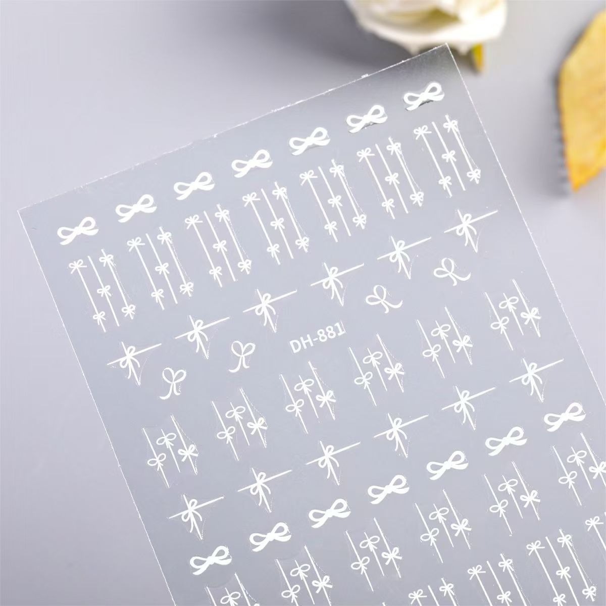 Viral Bow Nail Stickers, Red & - مراجعة Nail Art Viral وسعره