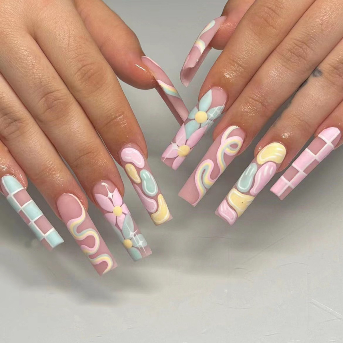 24pcs Black French Fake Nails  - مراجعة Nail Art Quirky وسعره