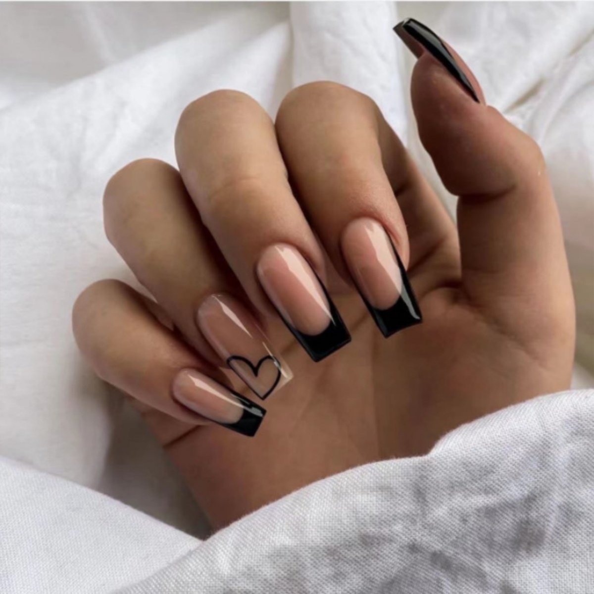 24pcs Black French Fake Nails  - مراجعة Nail Art Quirky وسعره