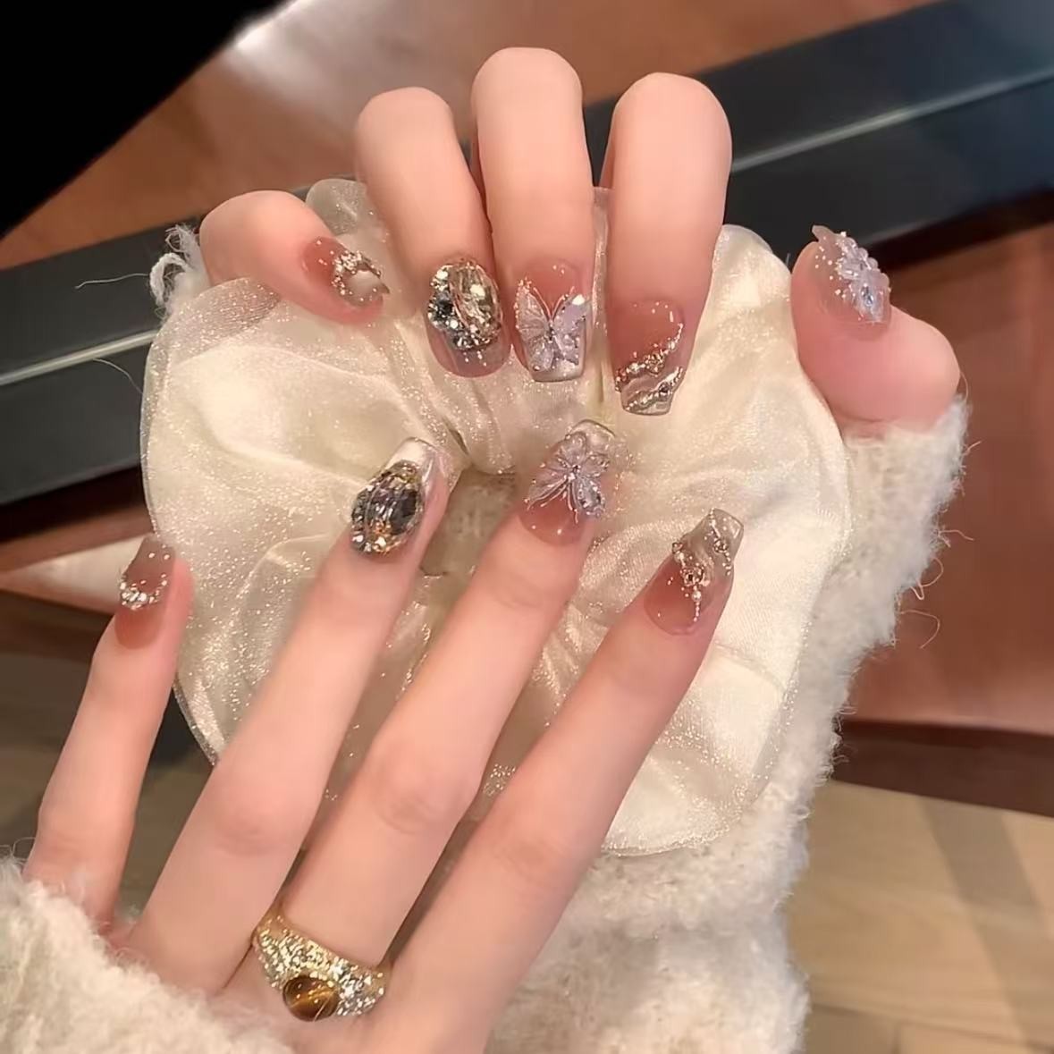Viral Aurora Butterfly Nail Ar - مراجعة Nail Art Viral وسعره